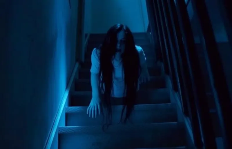 Escena de Ju-On: The Grudge (2002)